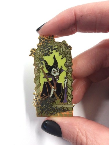 Disney Auctions (P.I.N.S.) - Maleficent in Window Frame Pin (Sleeping Beauty) - Picture 6 of 7