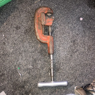 #ad RIDGID Heavy Duty Pipe Cutter No. 202 1 8quot; to 2quot; Pipe Range $19.00