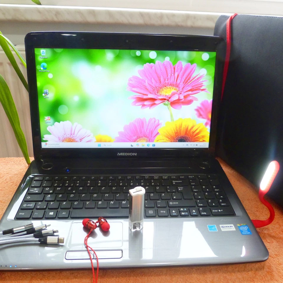 Medion E6234 DOLBY 15 Zoll l 8GB RAM NEU l Windows 11 240 SSD l HDMI USB3 DVDRW - Bild 2 von 4