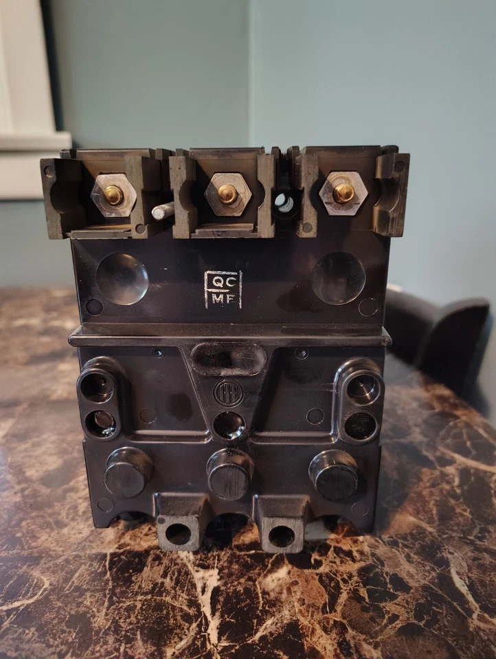 1 ITE I-T-E EE3 EE3-B070 ET-1577 CIRCUIT BREAKER 70A 70 AMP 3P 3 POLE 240VAC - Image 3 of 4