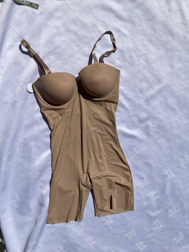 Assets by Spanx Women's Strapless Cupped Midthigh Bodysuit Large