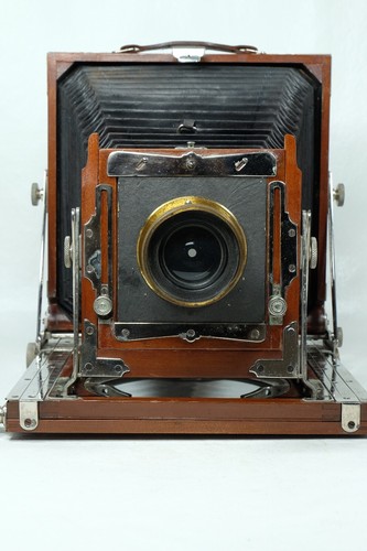 Macchina fotografica R. Konishi mezza piastra in legno con obiettivo e otturatore - Foto 1 di 11