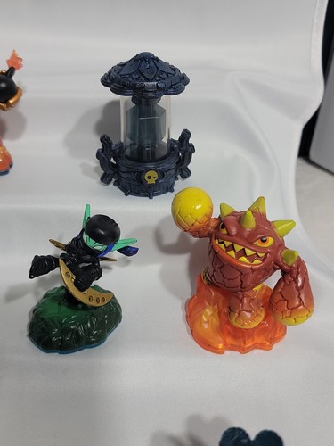 Skylanders PORTAL of POWER & Lot of 7 Various Figures No Duplicates no cable - Picture 6 of 10