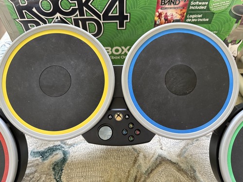 Rock Band 4 Xbox One Wireless Bundle Fender Stratocaster Guitar Drums Mic Game - Picture 5 of 24