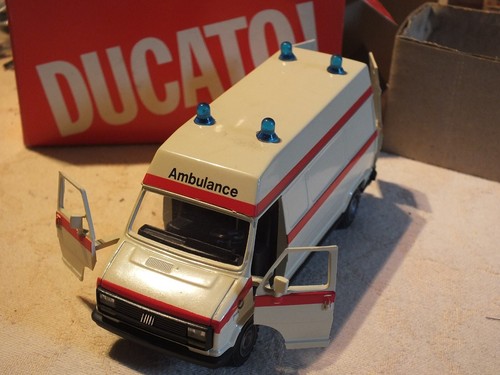NZG 310 Fiat Ducato Ambulance scatola promo Germania Raro e Perfetto - Picture 2 of 8