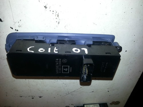 INTERRUPTOR VENTANA PRINCIPAL LADO CONDUCTOR MITSUBISHI COLT 04-05-06-07-08 O/S/F (4 VÍAS) - Imagen 2 de 3