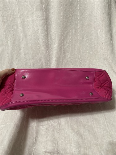 Vera Bradley large Bright Pink quilted and faux leather bag. Excellent Condition - Picture 3 of 5