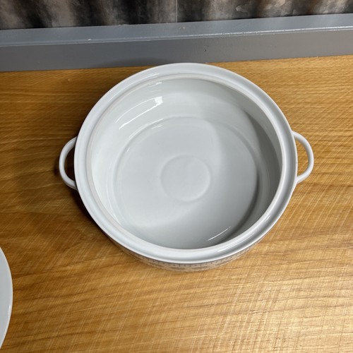 MCM VTG Wunsiedel Porcelain Casserole Dish Blue Flowers Bavaria Germany W/ Lid - Picture 4 of 11