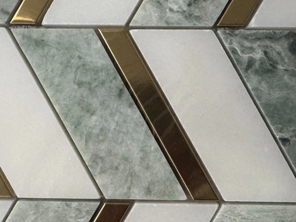 Azulejo de mosaico de piedra de mármol blanco/verde/dorado S61 para cocina baño pulido Foto 3 de 4