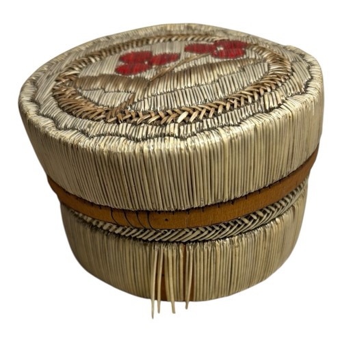 Antique Porcupine Quill Art Native American Covered Box with Berry Motif - Picture 3 of 12