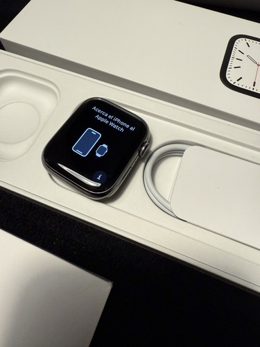 Apple Watch Series 7 45mm (GPS + Cellular) Stainless Steel w/ New Starlight Band - Photo 16 sur 16