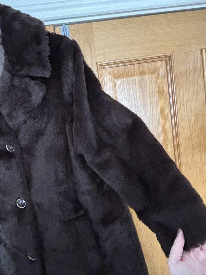 Vintage Dunbar Chocolate Brown Faux Fur Coat. Fully Lined, Size 18 - Image 4 of 4