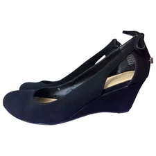 Elegant Black Wedge Shoes with bow detail! -Size 7.5 EUC