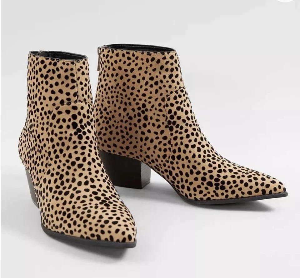Qupid Bootie Women 10 Tan Black Animal Cheetah Print Point Toe Ankle Support - Image 2 of 4
