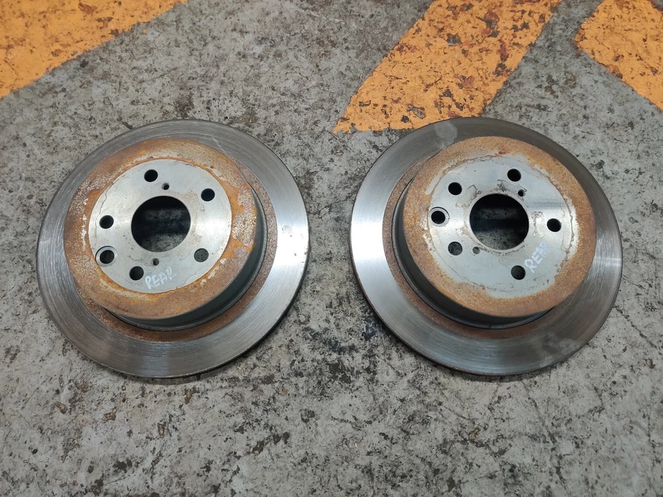 Par de discos de freno traseros Lexus GS300 3.0 2006 gasolina Foto 2 de 4