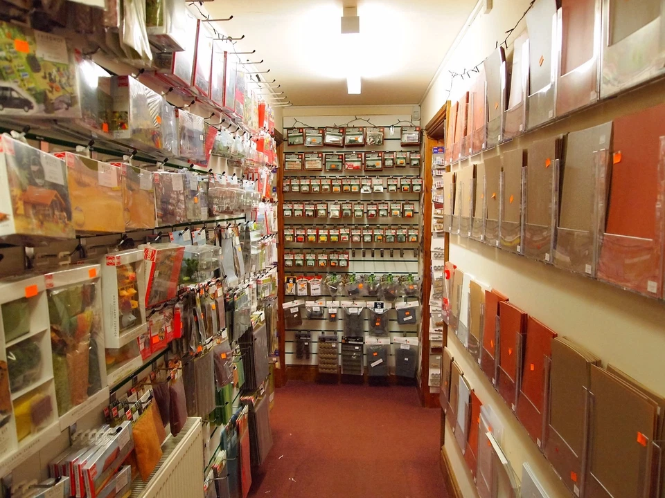 Volvo EC210 Tracked Excavator 1/87th Scale Yellow/Grey New Boxed T48 Post - Image 4 of 4