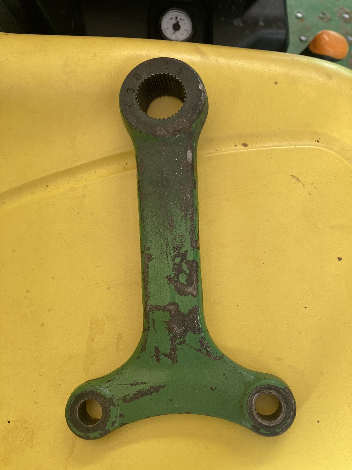 R80736 Center Steering Arm Fits John Deere 4960 4955 4050 4055 4250 4255 4450