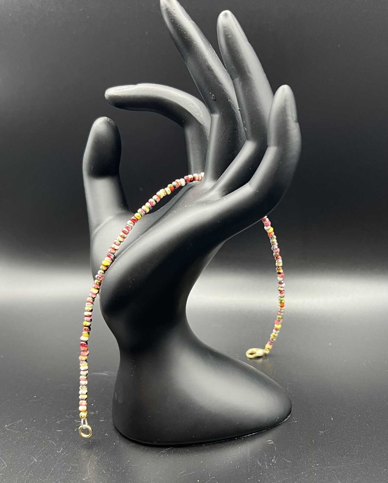 Delicate glass beaded anklet with gold lobster clasp for casual wear-image