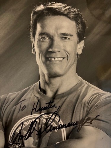 BRILLIANT 8X10 INSCRIBED SIGNED PHOTO BY TERMINATOR ACTOR ARNOLD SCHWARZENEGGER - Picture 2 of 3
