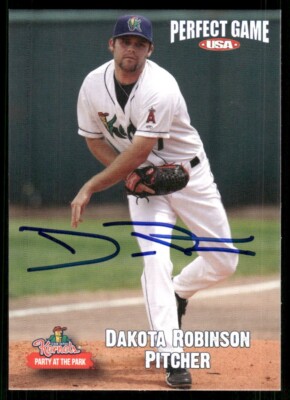 2011 Cedar Rapids Kernels DAKOTA ROBINSON Signed Card autograph AUTO ANGELS