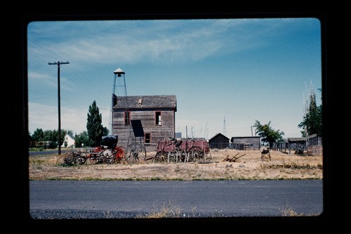 Kodachrome 35mm Farbfilm Dia rustikal amerikanisches Bauernhaus mit Waggons