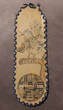 altes Lesezeichen Handarbeit festes Papier mit Klarsicht und Fäden um 1930?