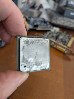 INTEL PENTIUM 4  2.6 GHz PROCESSOR, 800 MHz BUS, SL6WS, SKT 478 w/intel fan htsk