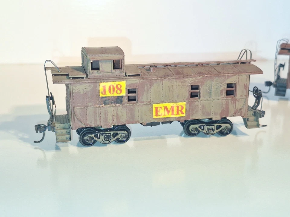 Roundhouse Cabooses x 2. HO Scale. Painted/weathered . Fair Cond. No Boxes. - Image 3 of 4