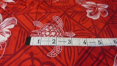 2001 Trendtex Hawaiian Fabric TURTLE Cotton Tropical 2yds Hibiscus Red White - Picture 3 of 6
