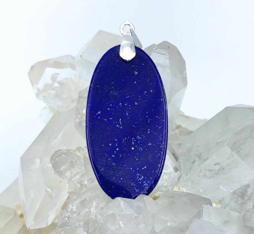 Pendentif Lapis Lazuli bleu nuit à porter au quotidien sur un collier en argent massif 925