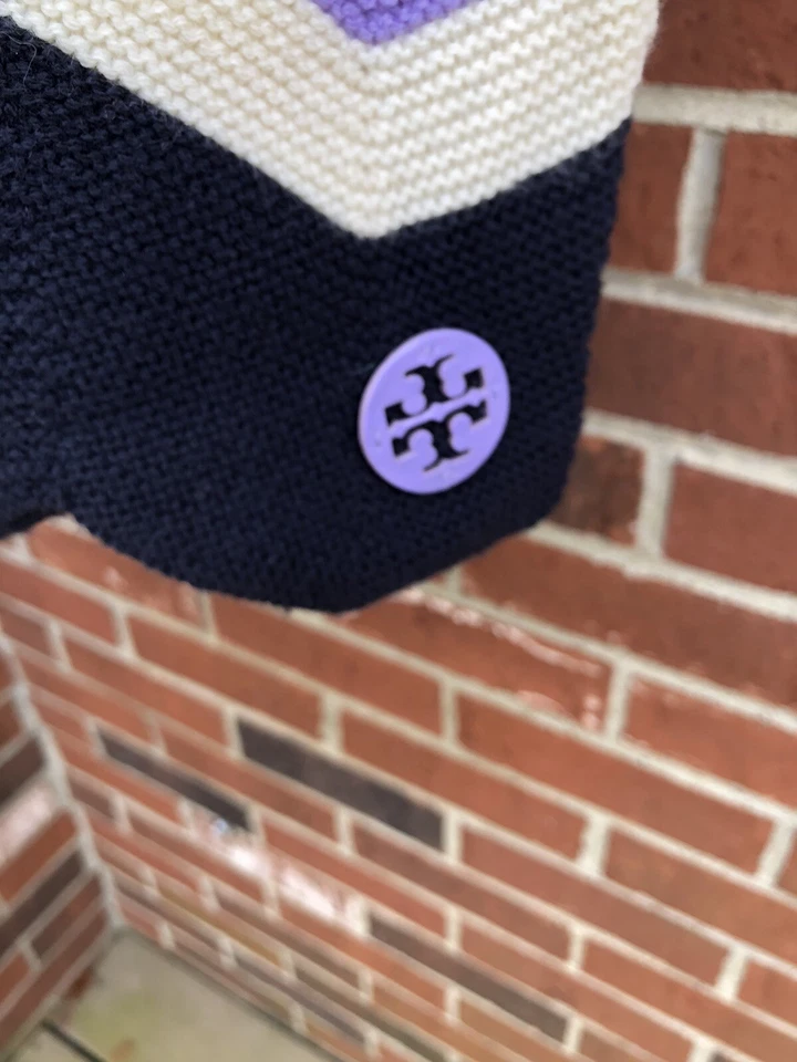 Bufanda tejida de lana merino para mujer Tory Burch púrpura negra tejida estampado chevron en zigzag Foto 2 de 4