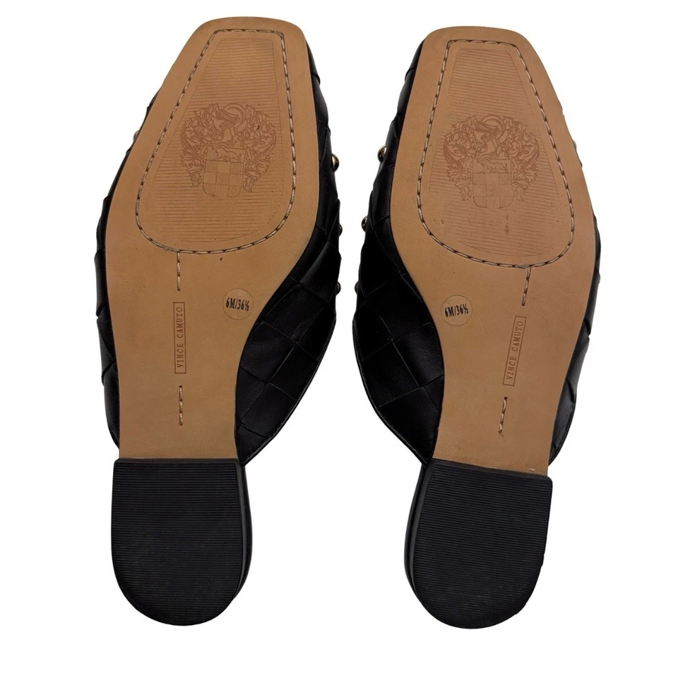 Mules sin cordones Vince Camuto Lenja de cuero tejido con tachuelas para mujer, negras, talla 6 M Foto 2 de 4