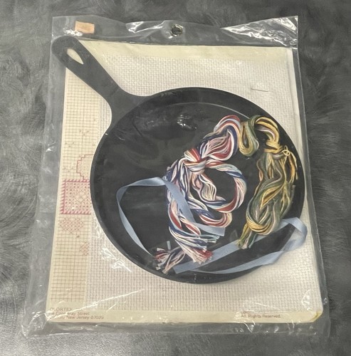 Vintage Colortex Skillet 3015 Counted Cross Stitch Kit Country Eggs Chicken - Picture 3 of 3