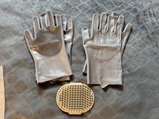 3-in-1 Hundebade-Set mit 2 Waschhandschuhen und B&uuml;rste - D777