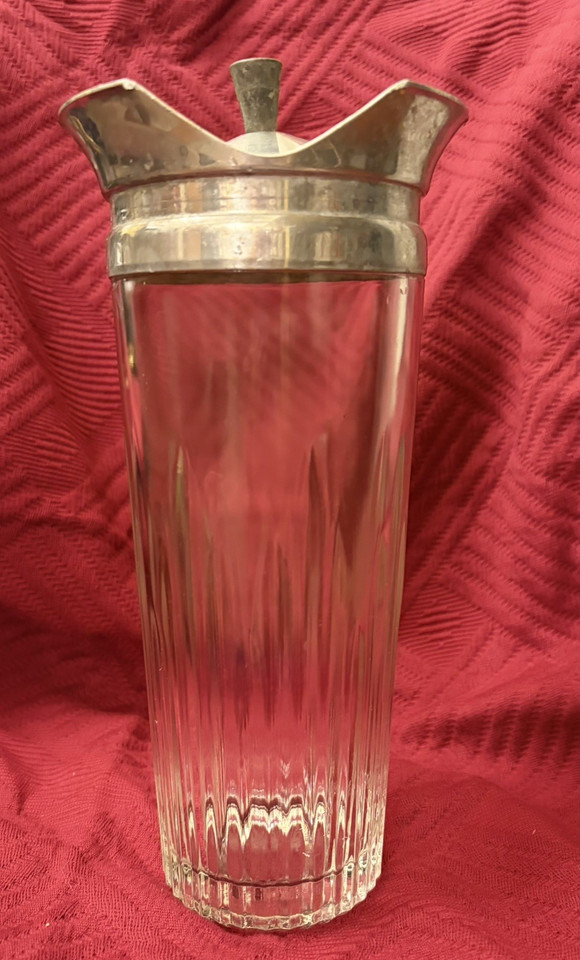 VINTAGE "COCKTAILOR" DUAL SPOUT COCKTAIL SHAKER by INDIANA GLASS CO. 1950's