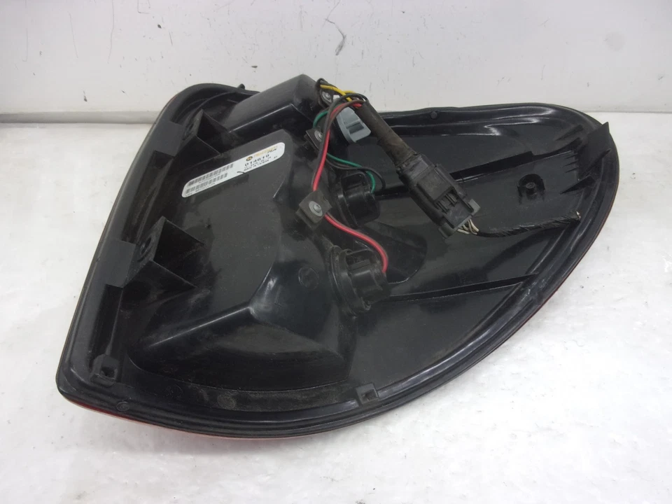 Conjunto de lâmpada traseira esquerda para motorista de reposição compatível com Dodge Caravan 2003 - Imagem 3 de 3