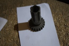 HONDA C72 CA72 CA77 GEARBOX COUNTER SHAFT 23221-255-000 NOS
