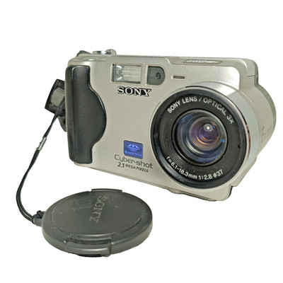 Sony Cybershot DSC-S50 Digitalkamera - 2.1MP CDD Zoom 3x Y2K Japan