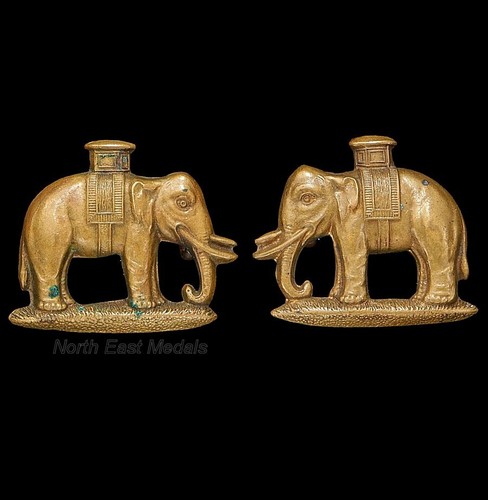 Matching Pair of Duke of Wellington's Regiment (West Riding) Collar Badges - 第 1/2 張圖片