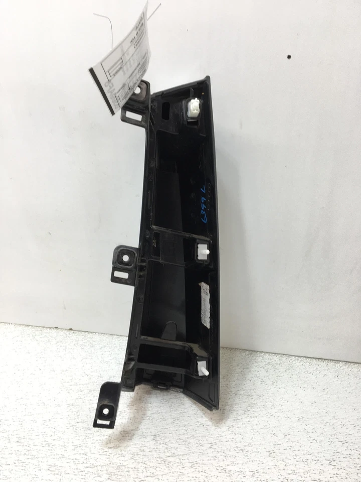 19 CHEVY/GMC SUBURBAN 1500 SERIES D Pillar Lh Trim Satin Steel Metallic Foto 3 de 3