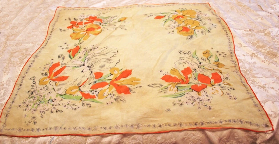 Bufandas de seda enrolladas a mano vintage MCM 4 para mujer Vera y hechas en Japón Foto 4 de 4