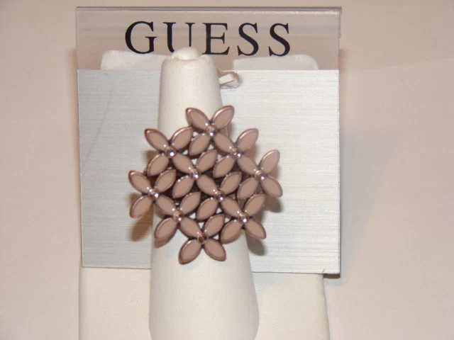 Nuevo con etiquetas Anillo Guess tono cobre y esmalte rosa racimo de flores con pedrería, talla 8 Foto 3 de 3