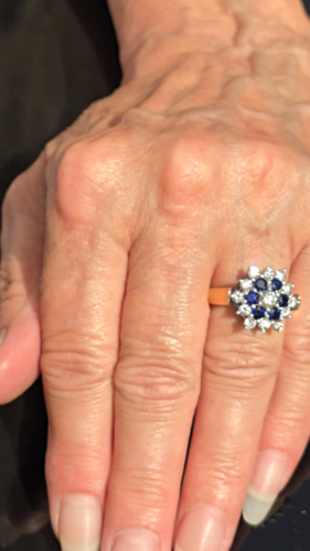18ct Gold 1.20ct Diamond & Sapphire Daisy Ring Hallmarked Size M, VS/G - Video 1 of 1