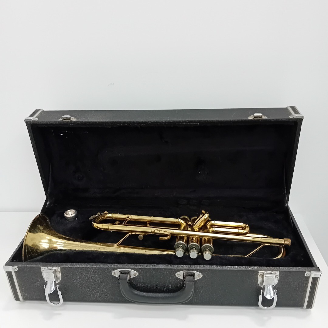 Jupiter KHS Musical Instrument Co. Gold Trumpet With Case Gold