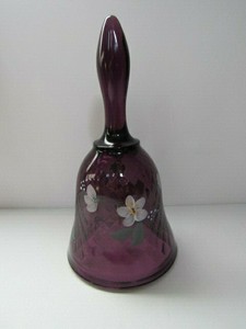 Fenton-Purple-Art-Glass-Hand-Painted-Bell-Artist-Signed-6-3-4-034-Excellent