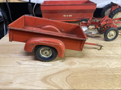 Tru-Scale Set of Tractor & 4 Implements! Vintage Farm Toys - Picture 5 of 7