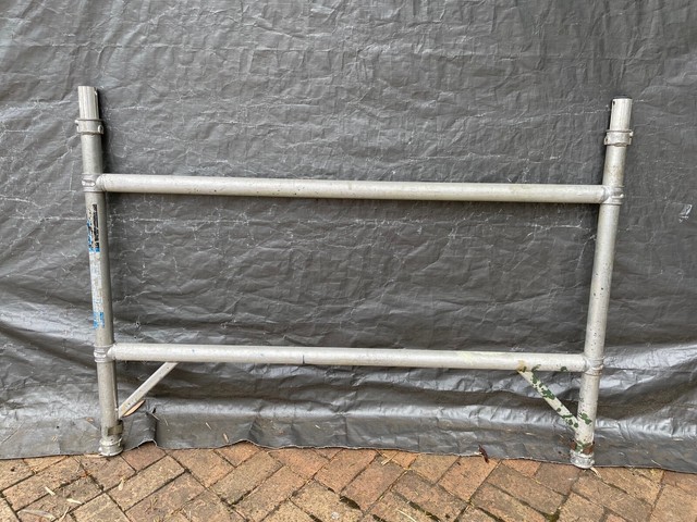 Boss Youngman 4 Rung Double Width 1.0m high Scaffold Tower Frame Boss Youngman 4 Rung Double Width 1.0m high Scaffold Tower Frame