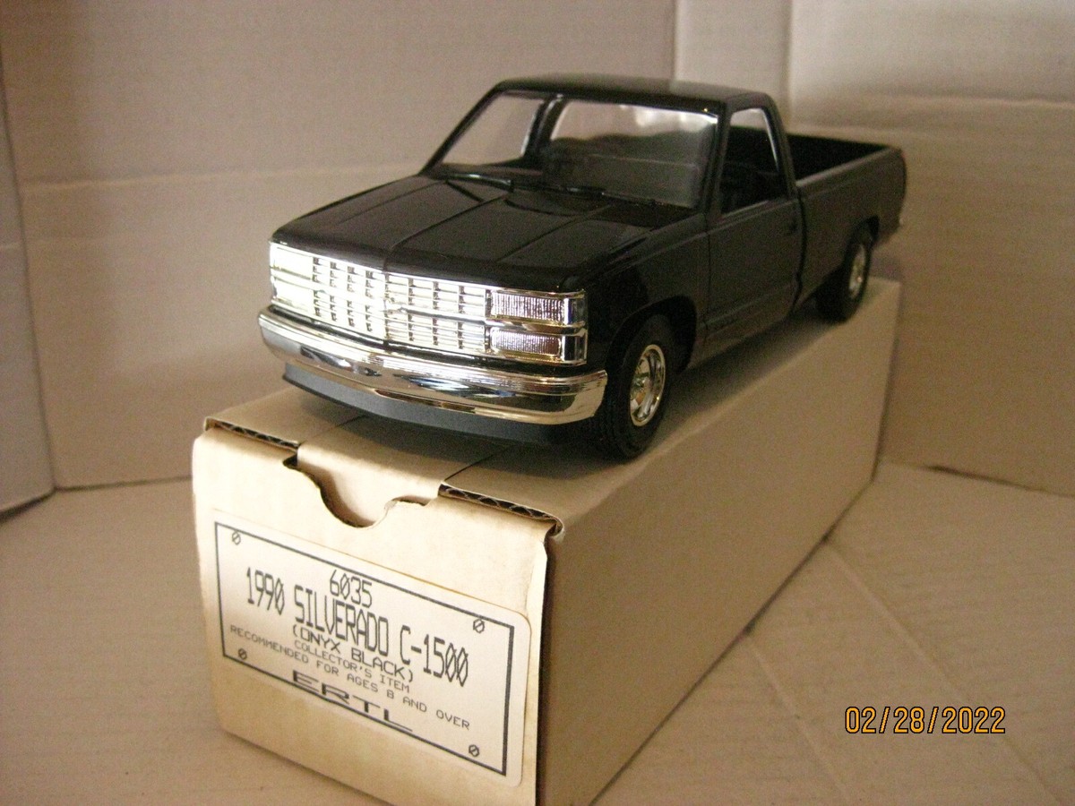 1990 CHEVROLET SILVERADO PICKUP 1/25 scale -PROMO BY AMT