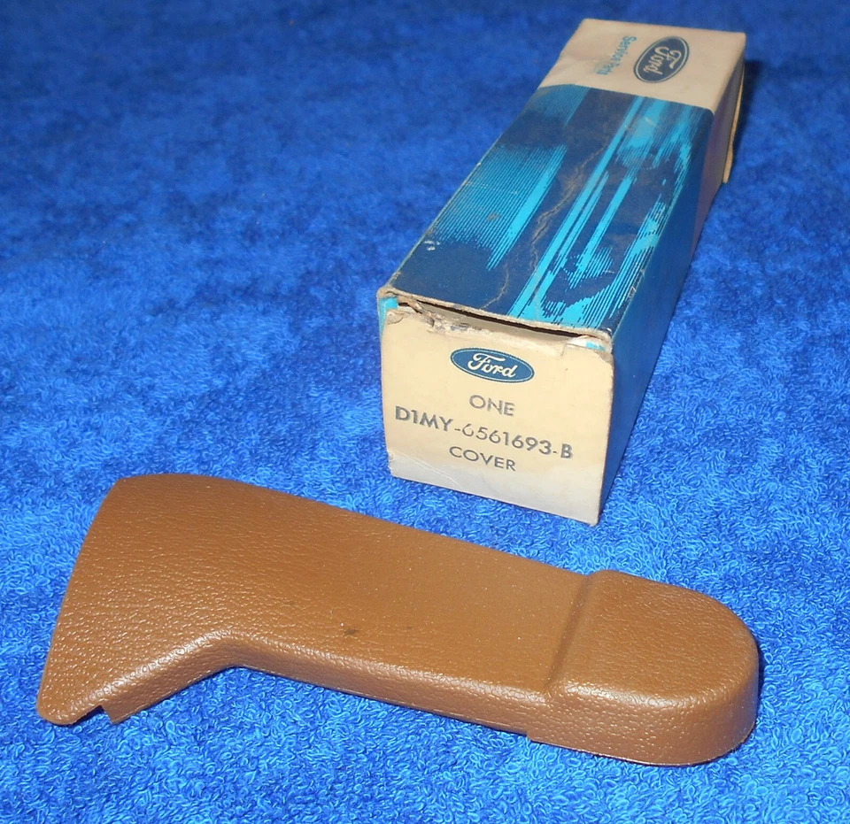 Monterey Custom Marquis Brougham 1971 1972 nuevo de Lote Antiguo LH Jengibre Cinturón de Seguridad Cubierta Bota  Foto 2 de 3