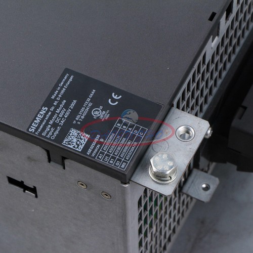 EIN GEBRAUCHTES SIEMENS EINMOTORMODUL 6SL3120-1TE32-0AA4